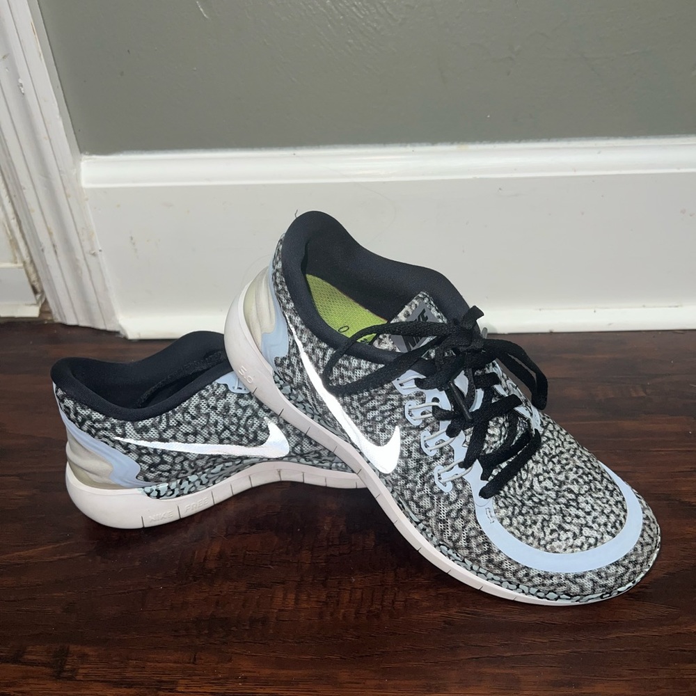 Nike free 5.0 running shoes cheetah print